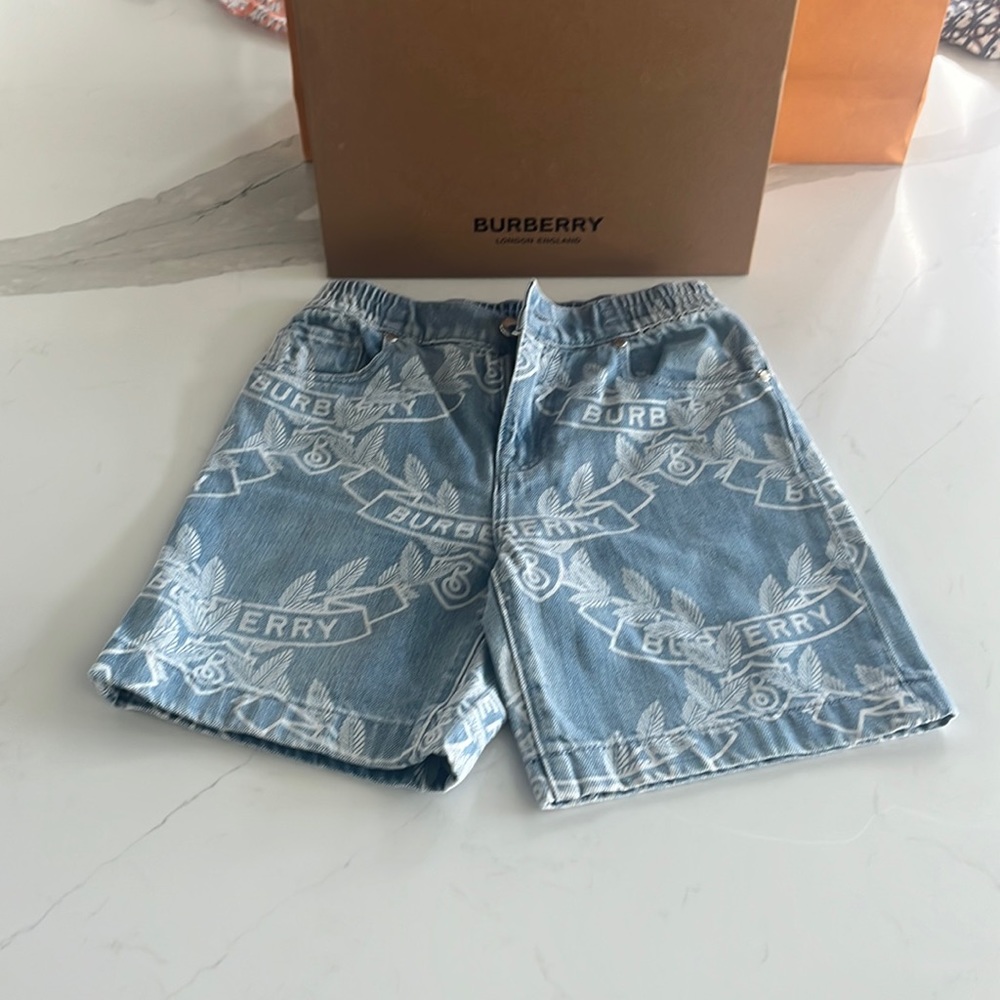 Burberry kids all over logo printed denim shorts 100% cotton 8y (never worn)